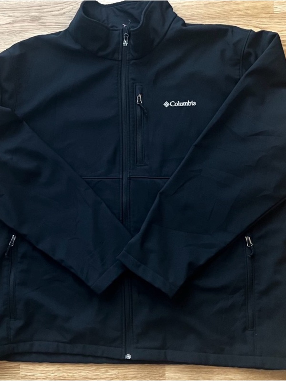 Columbia Men's Black Softshell Jacket with Zippered Chest Pocket